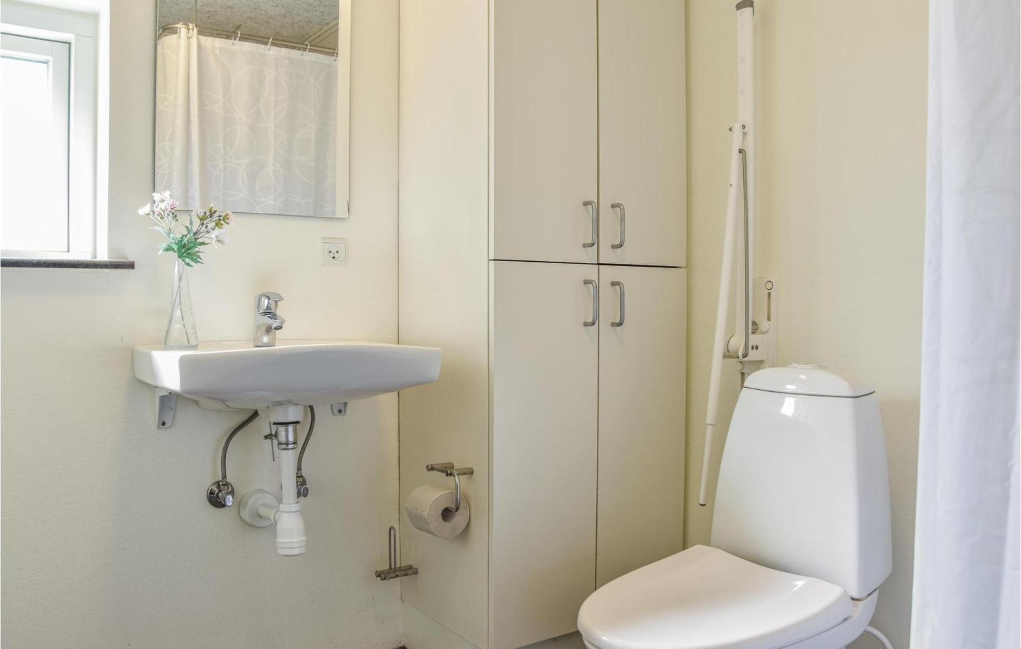 Awesome Home In Spjald With Wifi Zewnętrze zdjęcie